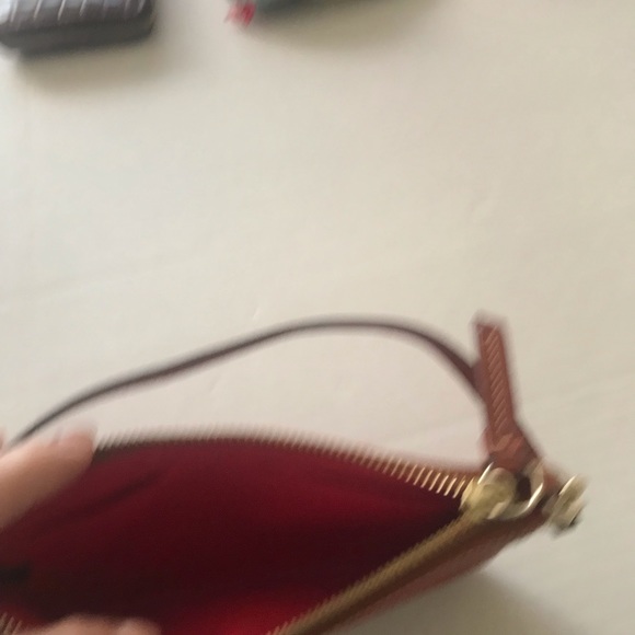 ❤️Dooney Bourke red pebble leather wristlet ❤️ - Picture 4 of 7